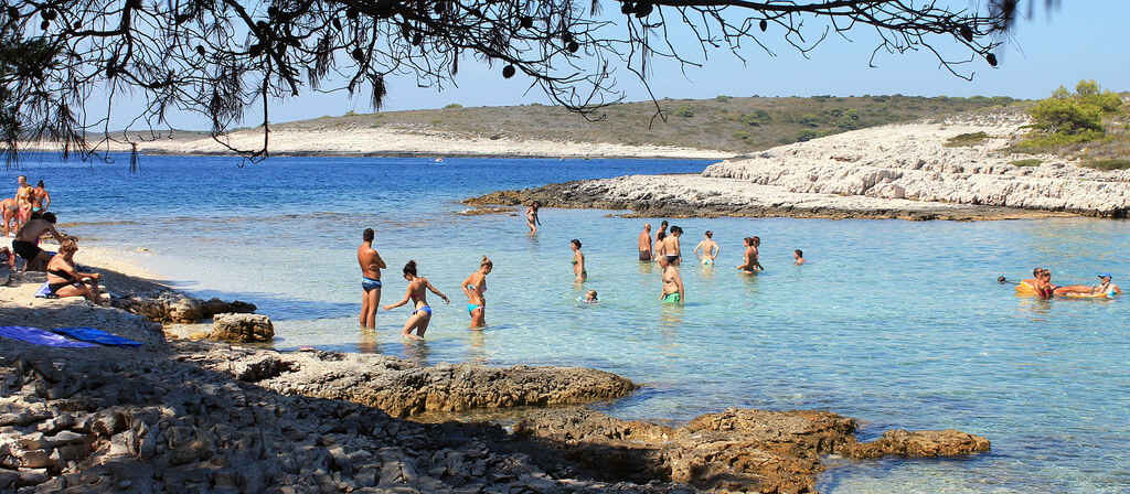 Kiedy Jechac Do Wyspa Hvar Klimat I Pogoda 3 Liczba Miesiecy Do Unikania