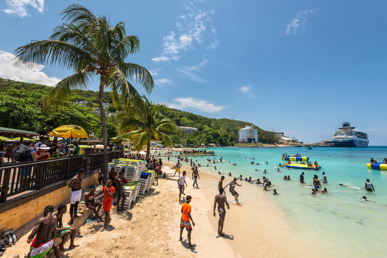 Jamajka: La plage d'Ocho Rios en Jamaïque Jamajka: La plage d'Ocho Rios en Jamaïque