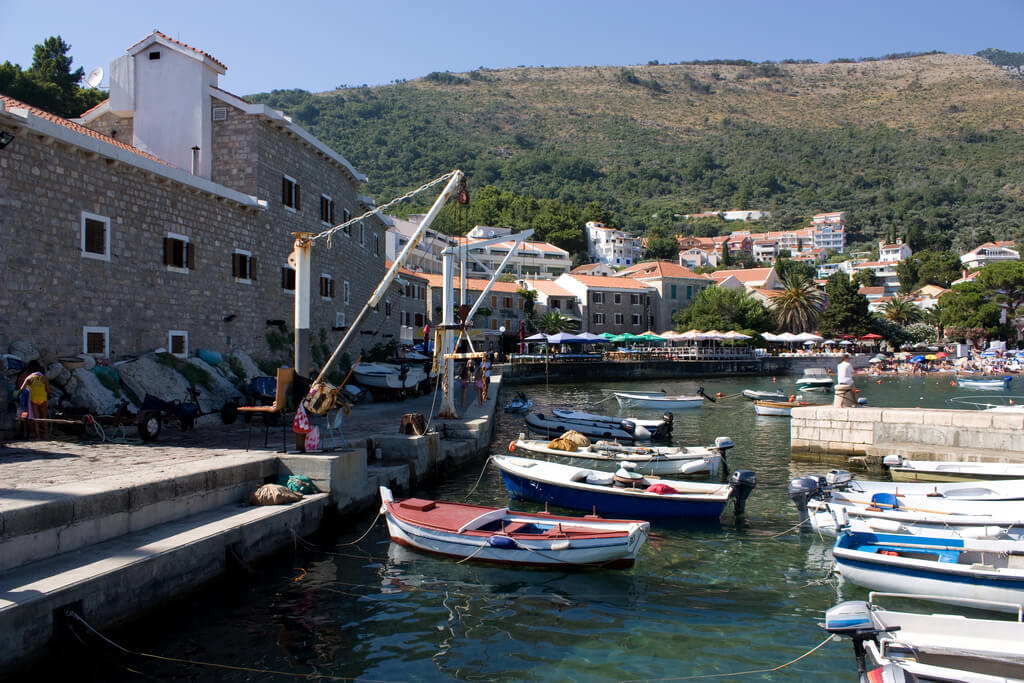 Kiedy Jechac Do Petrovac Na Moru Klimat I Pogoda 4 Liczba Miesiecy Do Unikania