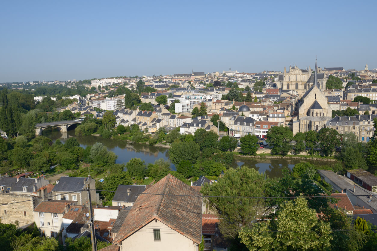 Poitou: vue sur Poitiers, capitale du Poitou