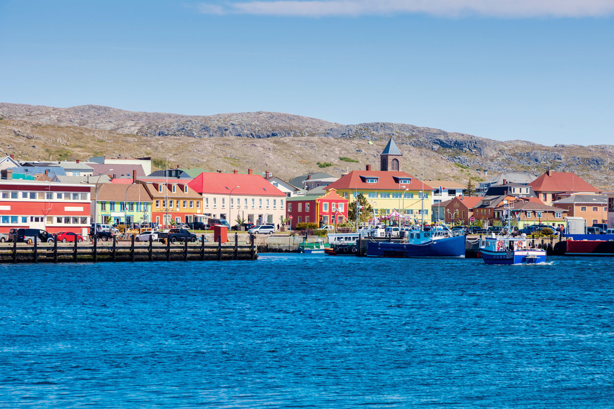 Saint Pierre i Miquelon: Saint Pierre depuis la mer Saint Pierre i Miquelon: Saint Pierre depuis la mer