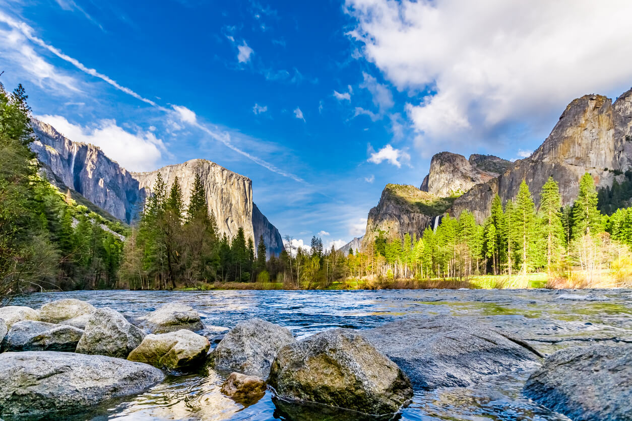 Park Narodowy Yosemite : El Capitan et half dome dans le parc national de Yosemite Park Narodowy Yosemite : El Capitan et half dome dans le parc national de Yosemite